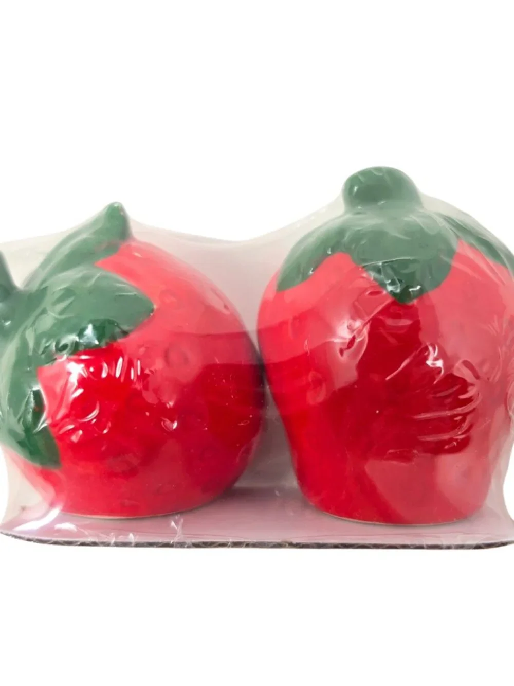 New Strawberry Salt & Pepper Shakers Set 2.25